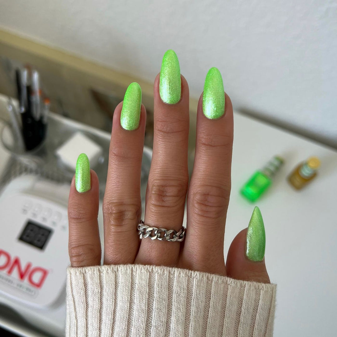 DND DIVA Gel &amp; Lacquer Duo - Ufo Meets Earth 